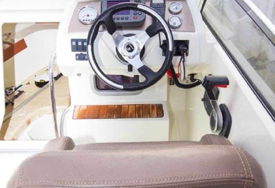 17.2 ft Jeanneau Cap Camarat 555 DC photo highlight 7