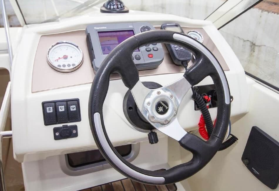 17.2 ft Jeanneau Cap Camarat 555 DC photo highlight 2