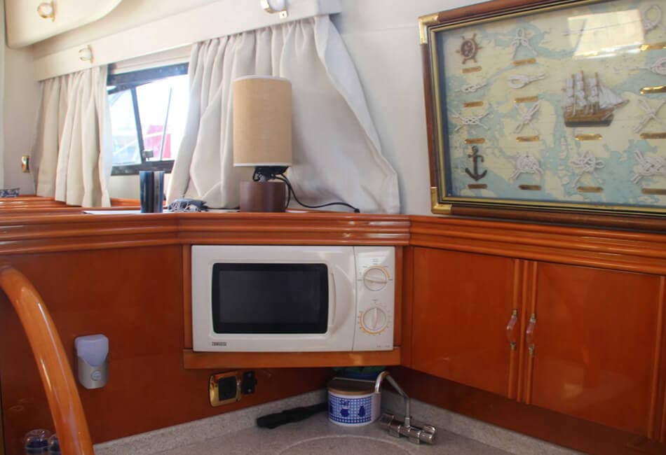 36 ft Astondoa Motorboat photo highlight 3