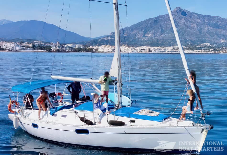 10.68m (35ft) Beneteau Oceanis 351 Sailing Yacht available for charter