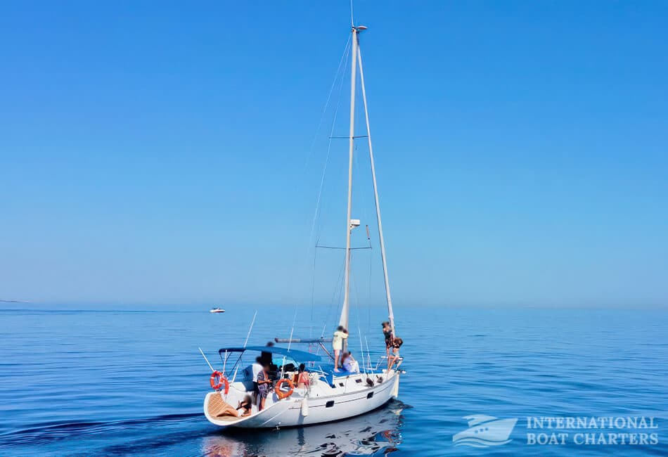 10.68m (35ft) Beneteau Oceanis 351 Sailing Yacht photo highlight 2