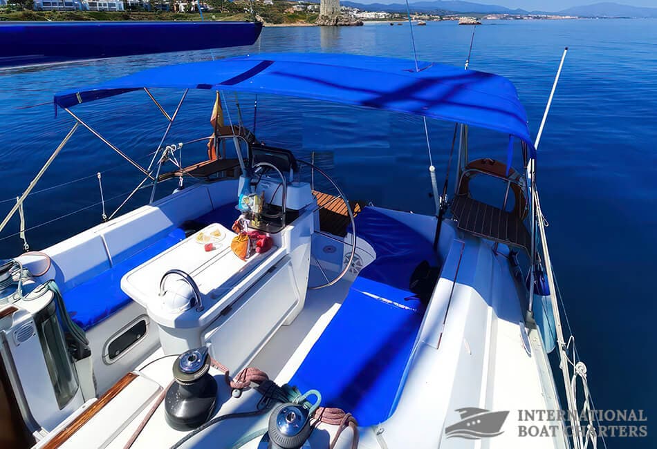 10.68m (35ft) Beneteau Oceanis 351 Sailing Yacht photo highlight 5