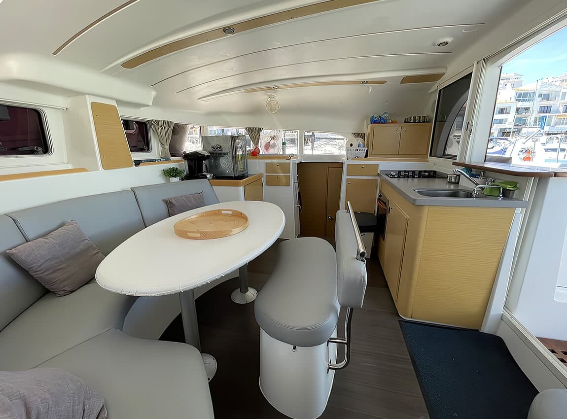 11.55m/ 38 Ft Majestic Lagoon 380 Catamaran photo highlight 5