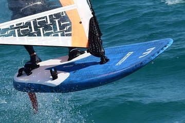 Dynamic Windsurfing in Tarifa in destination
